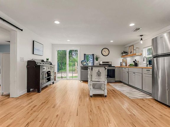 3rd image of 28936 Orchard Rd