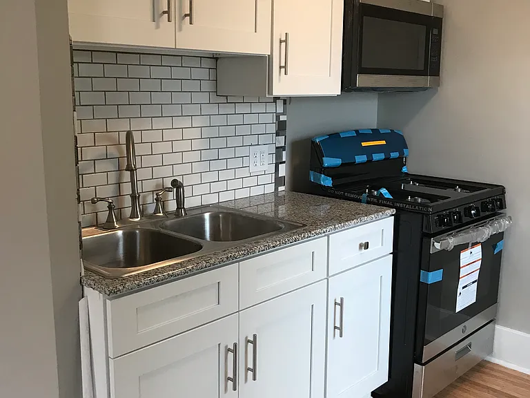 18 Kingsboro Rd #UP — Photo 1