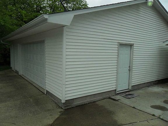 4th image of 2322 W 2nd St