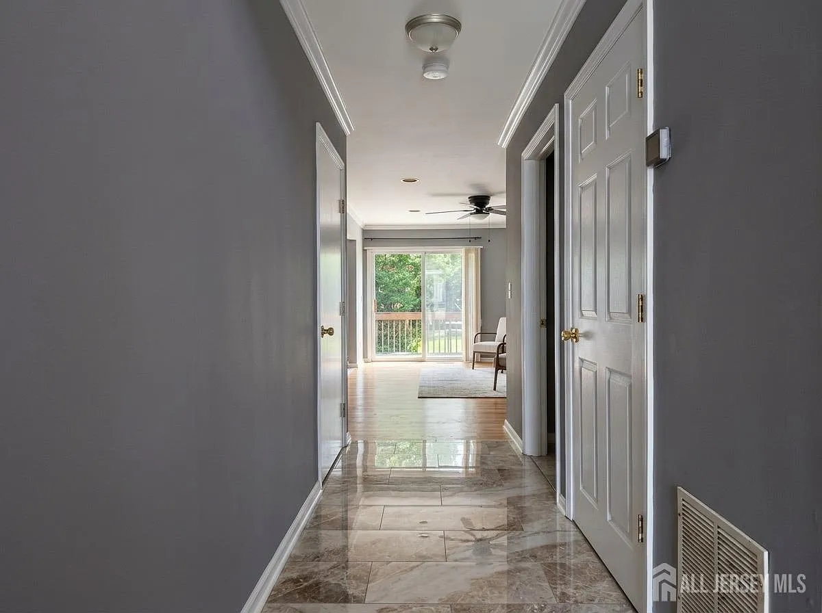 3 bed, 3.0 bath, 1488 sqft, $3,500 — Photo 4