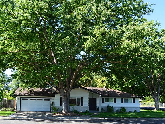 3rd image of 6707 S Land Park Dr