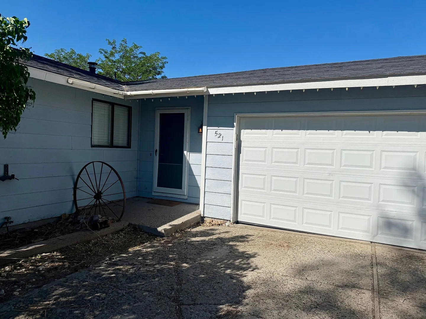 3 Bed/ 2 Bath Spring Creek Home — Photo 2