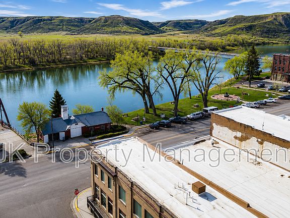 2nd image of 809 15th St #101