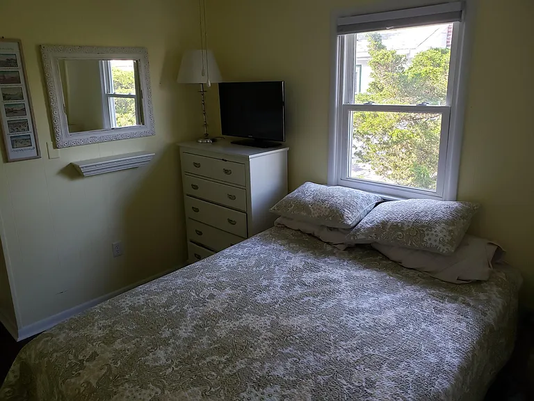 1250 Bay Ave #2 — Photo 8