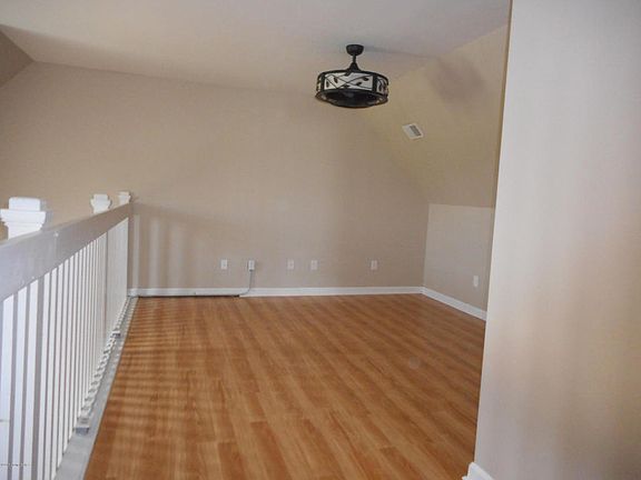4th image of 142 Walnut Ln
