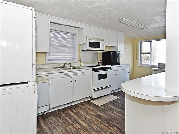 4th image of 242 Allendale Cir