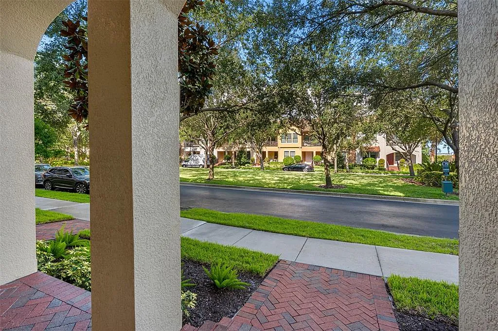 3 bed, 2.5 bath, 1884 sqft, $4,550 — Photo 4