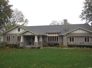 16 Johns Rd, Setauket, NY 11733