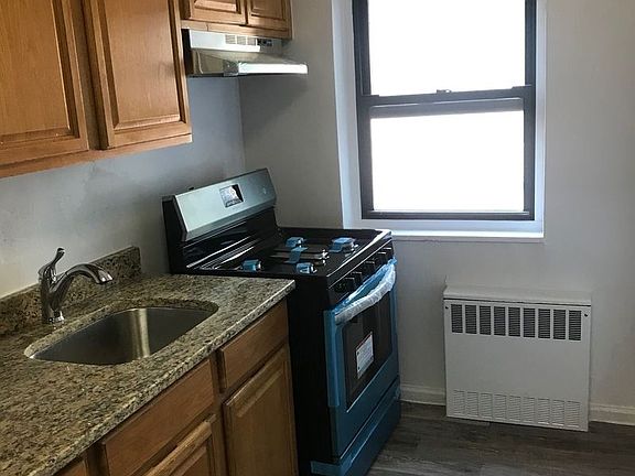3rd image of 21933 Hillside Ave #3C