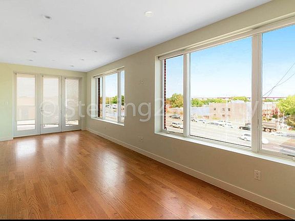 4th image of 27-04 Hoyt Ave S #4E