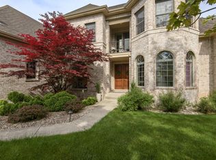 10935 N Oriole LANE, Mequon, WI 53092