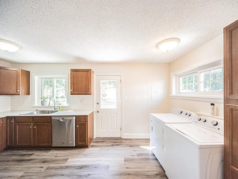 2522 Clay St — Photo 10