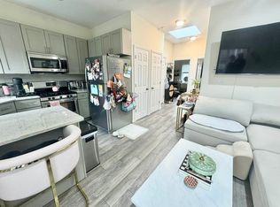 25-48 33rd St #2, Astoria, NY 11102