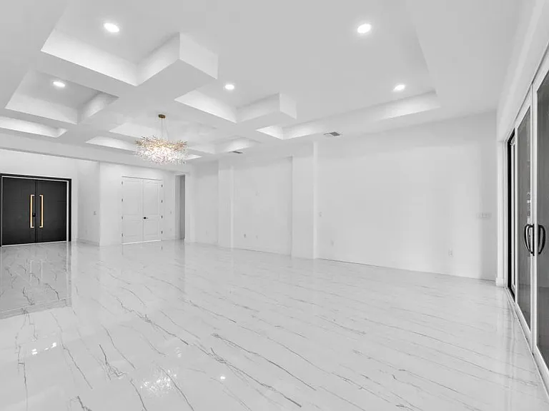 11921 Fort King Hwy — Photo 5