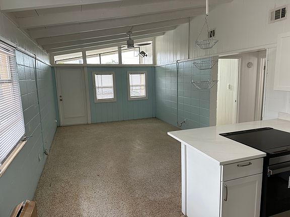 3rd image of 2223 Bay St #1