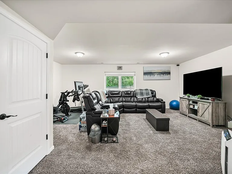 685 Friars Grn — Photo 16