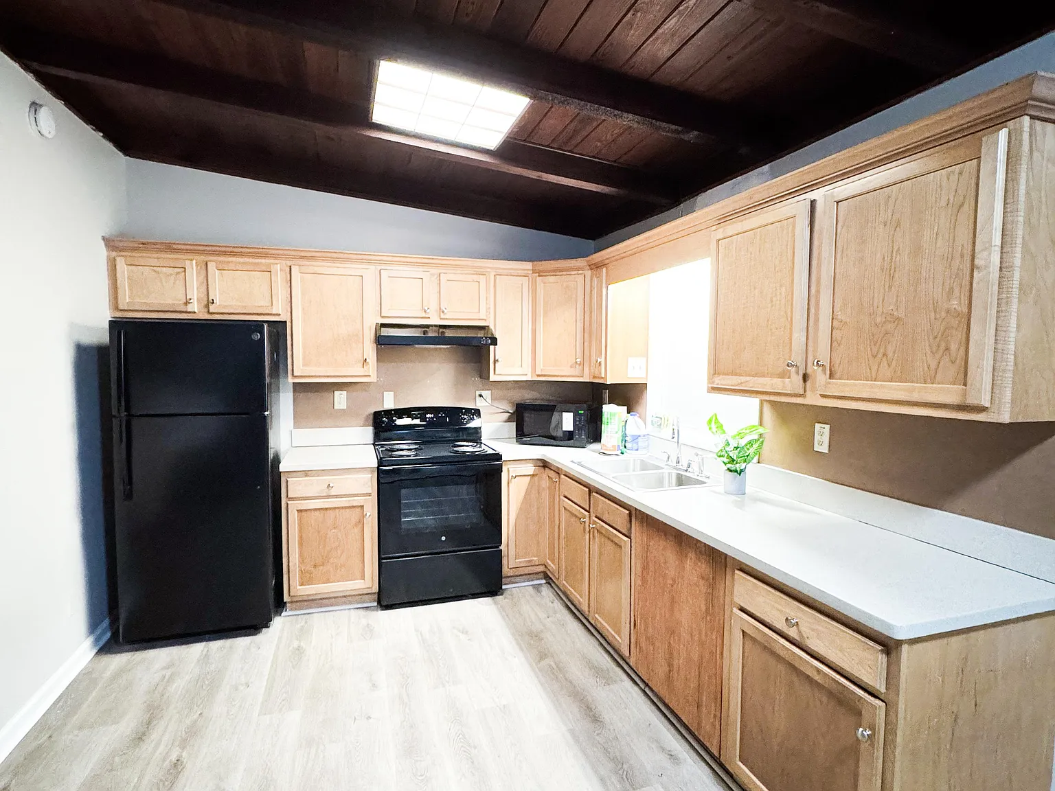 4 bed, 3.0 bath, 2200 sqft, $750 — Photo 4