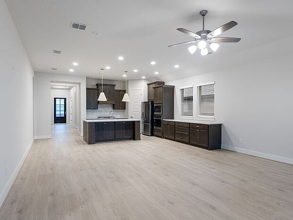 4th image of 626 Bay Breeze Dr