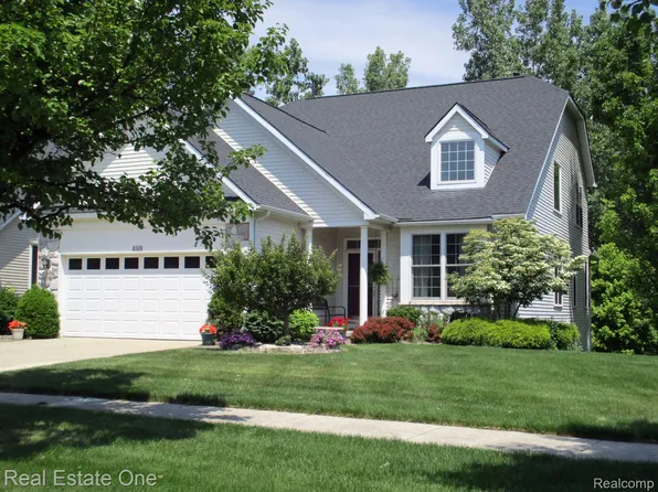 4018 Hillsdale Dr, Auburn Hills, MI 48326