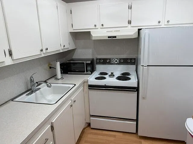 58 Tilford #C — Photo 8