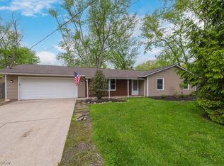 3288 Canterbury Rd, Westlake, OH 44145