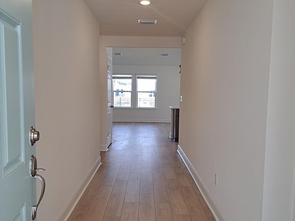 4th image of 59 Signet Cir