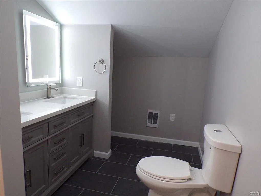 3 bed, 1938 sqft, $1,950 — Photo 4