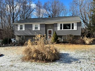 48 Woodcrest Dr, Prospect, CT 06712
