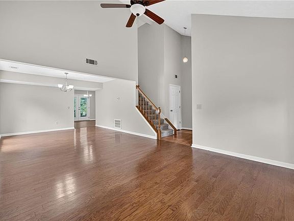 3rd image of 12110 Greenmont Walk