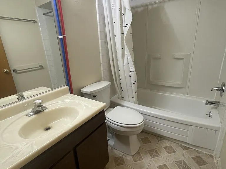 526 Linden St — Photo 8