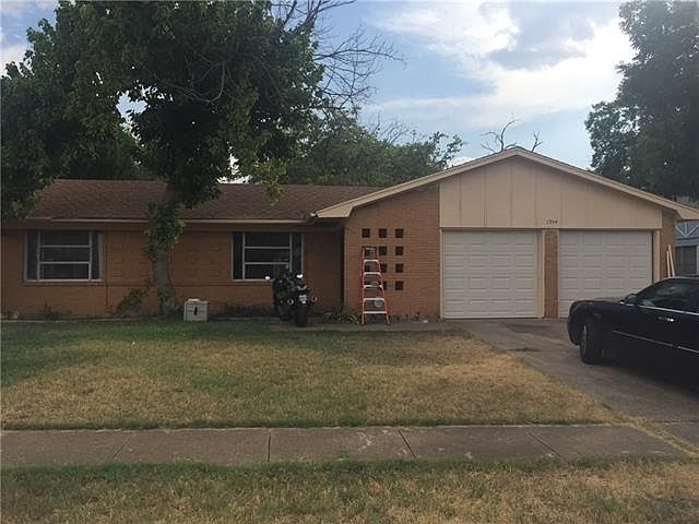 1st image of 1504 Cloverdale Dr
