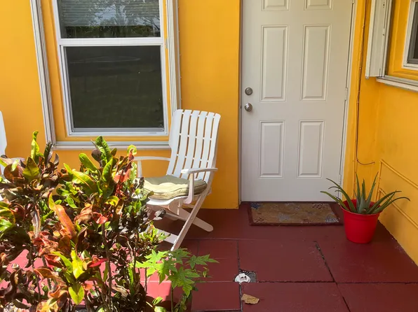 1131 NE 203rd St #2, Miami, FL 33179