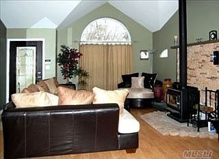 4th image of 28 Dawn Dr