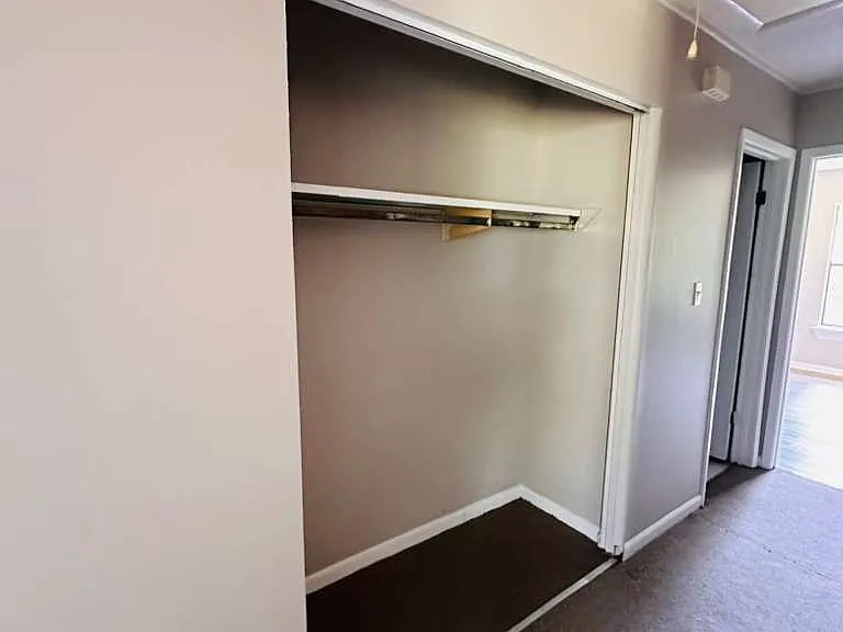 49 Glenwood Ct — Photo 3