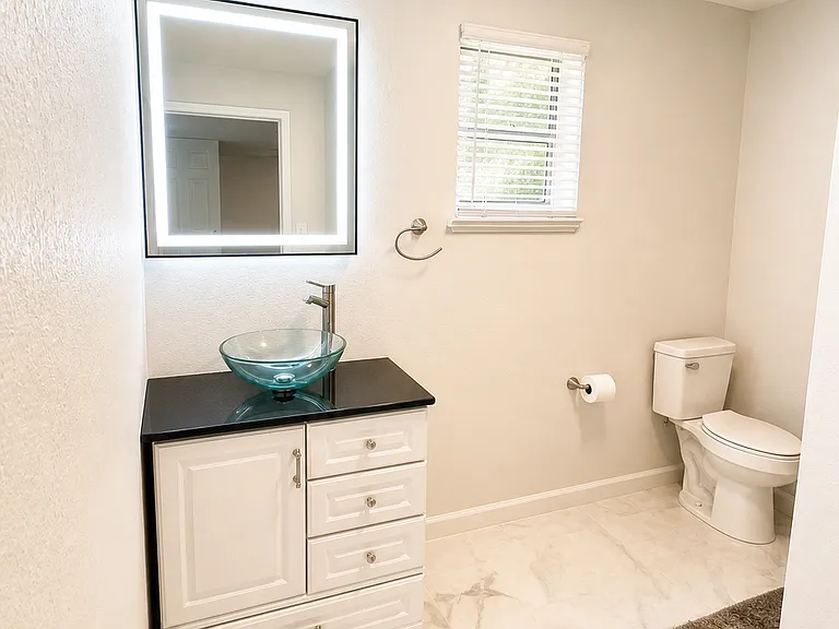 915 Meadowview Pl — Photo 7
