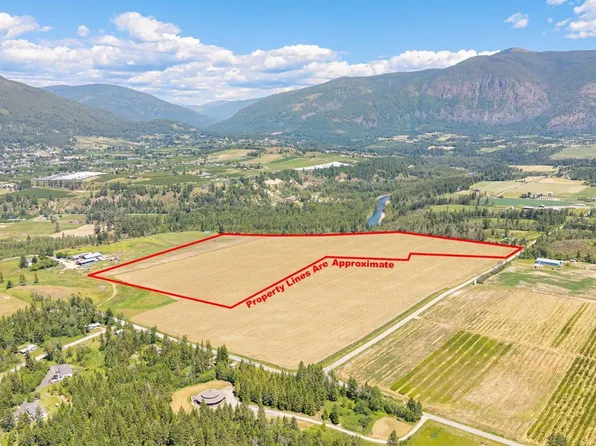 37th St, Central Kootenay, BC V0B 1G2