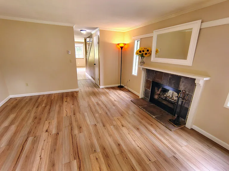 603 Sutton Ln — Photo 12