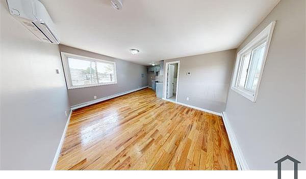 1st image of 3167 Victory Blvd APT 3C