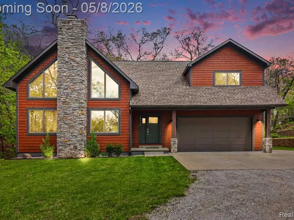 10429 Nine Mile Rd, Whitmore Lake, MI 48189