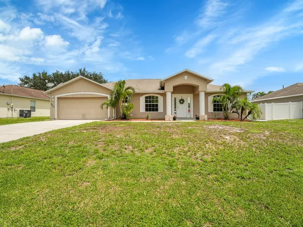 933 SE Caravan Avenue, Port St Lucie, FL 34983