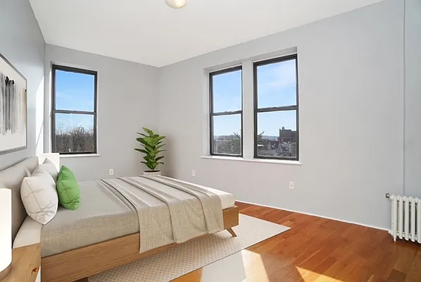 Sold by REMAX Elite | media 12