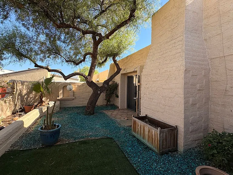 2371 W Calle Retana — Photo 25