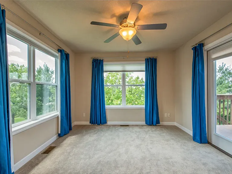 2104 NE Oak Dr — Photo 4