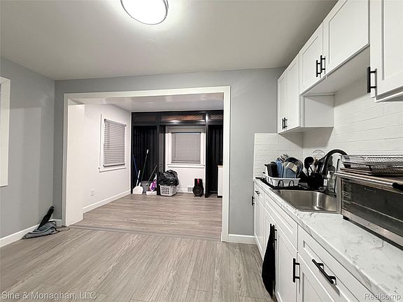 3rd image of 19605 Kelly Rd