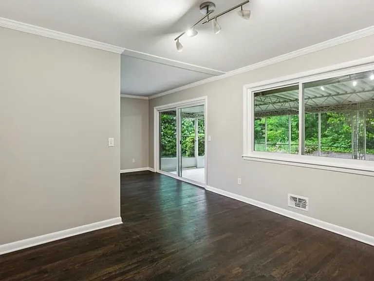 667 Brookline Dr SE — Photo 6