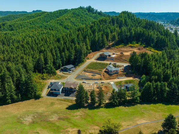 856 Masters Ct, Reedsport, OR 97467