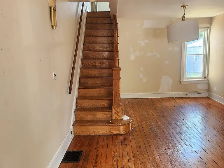 535 Green Ln — Photo 3