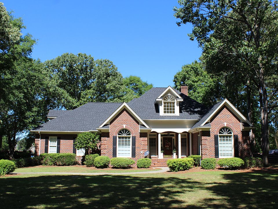 1st image of 207 Walnut Creek Dr