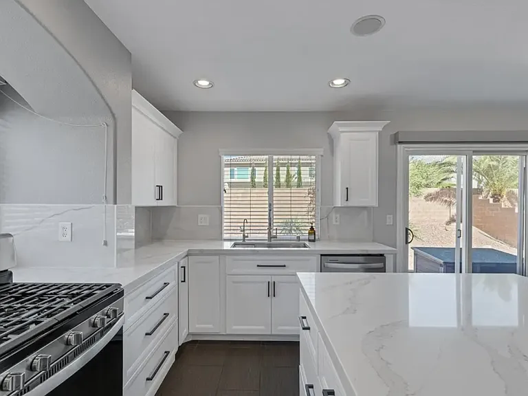 10941 Royal Highlands St — Photo 13