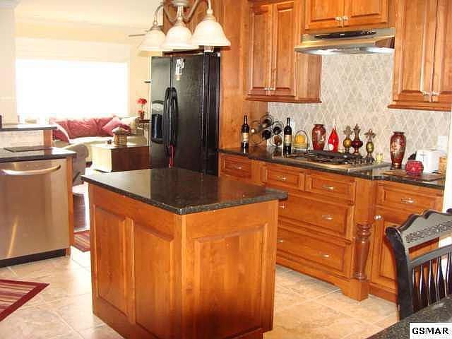 2nd image of 2052 Kentucky St